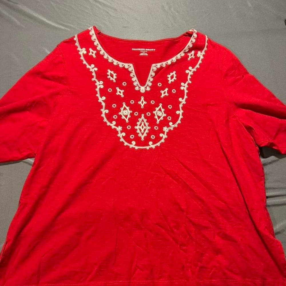 Allison Daley Women‎ 2X Red Embroidered Split Neck 3/4 Sleeve Knit Top Shirt